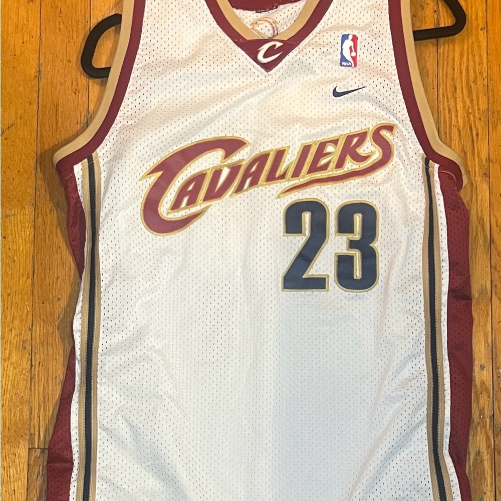 Nike Cavaliers LeBron Swingman Home Jersey
